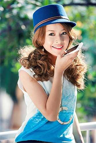 Cô gái trẻ sinh năm 1993 được giới thiệu là một ngôi sao 9X đa tài trong nhiều lĩnh vực ca hát, diễn xuất, người mẫu.