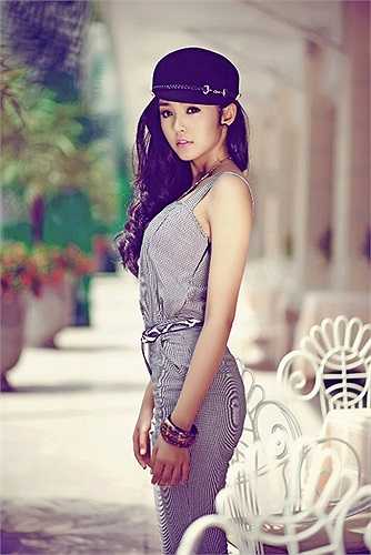 Cuối năm 2010, hàng loạt trang tin giải trí uy tín của Hàn Quốc đưa tin bài về Lê Hoàng Bảo Trân với những cái tít như 'người mẫu tiểu học Việt Nam cao 1m72 – thiên sứ gợi cảm' hay 'sự xuất hiện của người mẫu tiểu học Việt Nam gây sốt