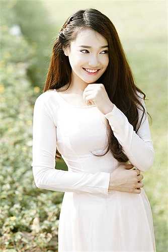 Hotgirl 9X Việt Nam được nhắc đến như một ngôi sao trẻ đang lên với nhiều vai diễn thành công. Nhiều trang như Newsen Hàn Quốc, JTBC, Hankooki... đã gọi Nhã Phương là 'top star' tại Việt Nam. 