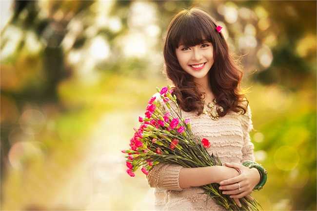 Boxing Girl 9X Khả Ngân được so sánh với người đẹp thành danh Lee Si Young của Hàn Quốc, cũng vừa là một diễn viên vừa là một boxing girl tên tuổi.