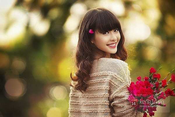 Tuy nhiên, sau khi trở nên nổi tiếng nhờ nhan sắc tự nhiên, Khả Ngân lại quyết định rút lui khỏi showbiz Việt để tập trung cho học tập.