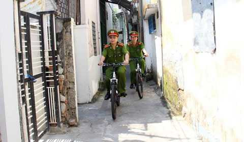Đà Nẵng, cảnh sát, đi xe đạp, tuần tra, gần dân