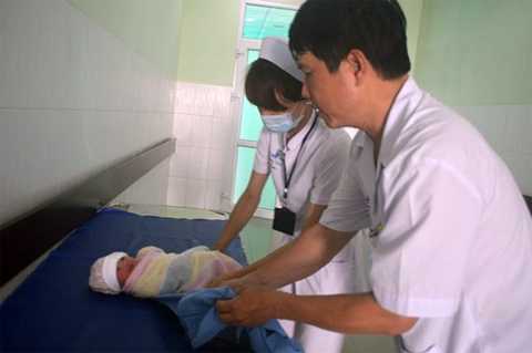 bé gái bi bỏ rơi, Quảng Nam, Bệnh viện Đa khoa