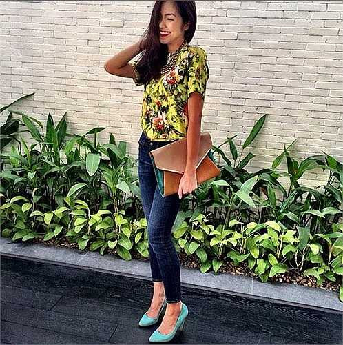 Tăng Thanh Hà nổi tiếng là một mỹ nhân kín đáo trong showbiz Việt. Cũng vì thế mà công chúng thường gọi cô là 'ngọc nữ màn ảnh Việt'. Gương mặt rạng rỡ, nụ cười tươi tắn và mái tóc dài đã làm nên chất thuần Việt cho Hà Tăng, chẳng cần những bộ váy áo sexy.