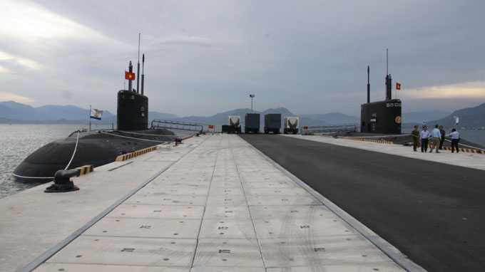 Khám phá tàu ngầm TP.HCM