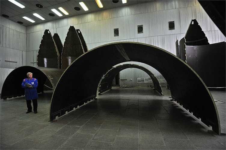 Các bộ phận của vũ khí được chế tạo từ các vật liệu đặc biệt