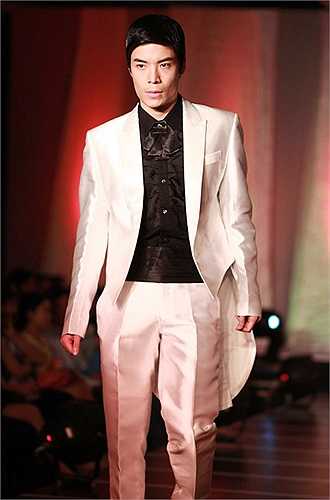 Bắt đầu công khai tình yêu từ năm 2011, từ đó cặp đôi luôn 'dính như đuôi sam' đến mức bị dính tin đồn pr cho nhau để nổi tiếng.