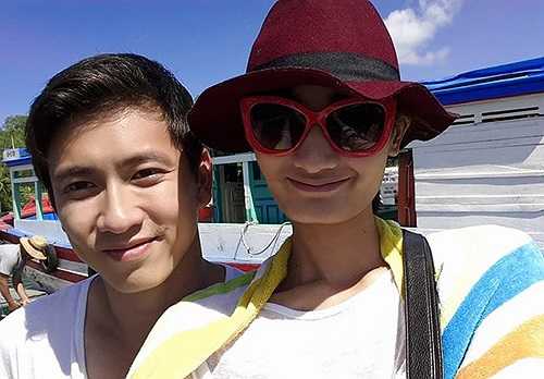 Chắc hẳn nhiều cô gái phải ghen tị trước anh chàng bạn trai cực kỳ phong độ của chân dài Lê Thúy. Không giấu được hạnh phúc, chân dài Vietnam' Next Top Model đã công khai mối quan hệ tình cảm của mình.