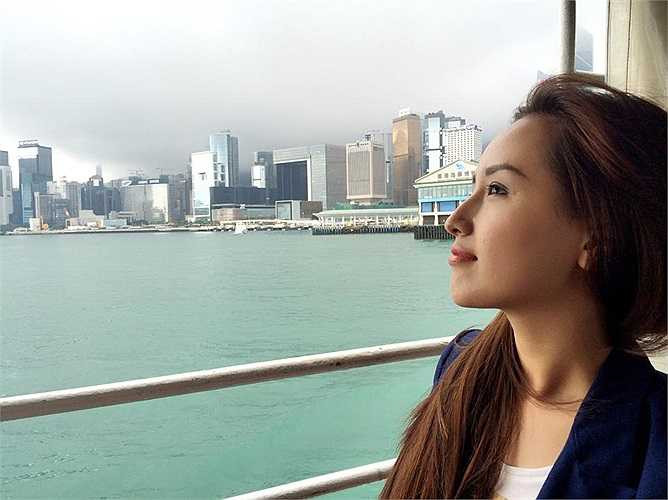 Mai Phương Thúy tận hưởng kì nghỉ ở nước ngoài.