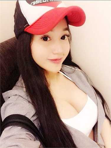 Elly Trần quyến rũ.