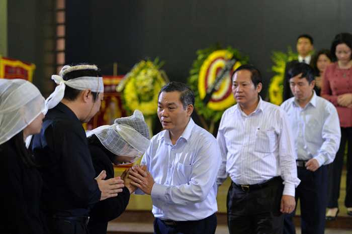 Thứ trưởng Trần Đức lai và Trương Minh Tuấn chia buồn cùng gia quyến