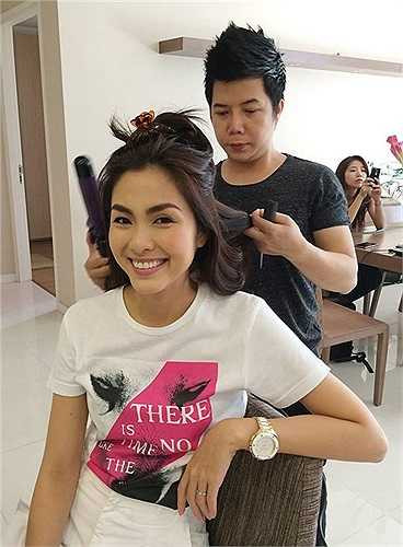 Để có những shoot hình đẹp 'vạn người mê', ngọc nữ Tăng Thanh Hà cũng phải có thời gian và ekip chăm sóc và make up chỉn chu