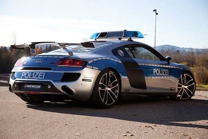 Chiếc Audi R8 GTR của cảnh sát Đức sử dụng động cơ V10 5.2L tăng tốc từ 0-100km/h trong 3,2s và tốc độ tối đa của xe đạt 325 km/h. Cảnh sát Đức đã nhiều lần triệt phá tội phạm nhờ tính cơ động của dòng xe này.