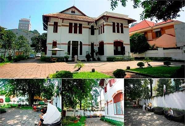 Ngoài ra gia đình này còn sở hữu cổ phần trong các dự án đình đám như khu sạn thương mại An Đông, cao ốc căn hộ cao cấp Sherwood Residence...