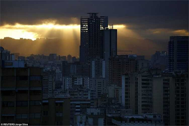 Tòa tháp có tên Tower of David tại Caracas, Venezuela cao 45 tầng