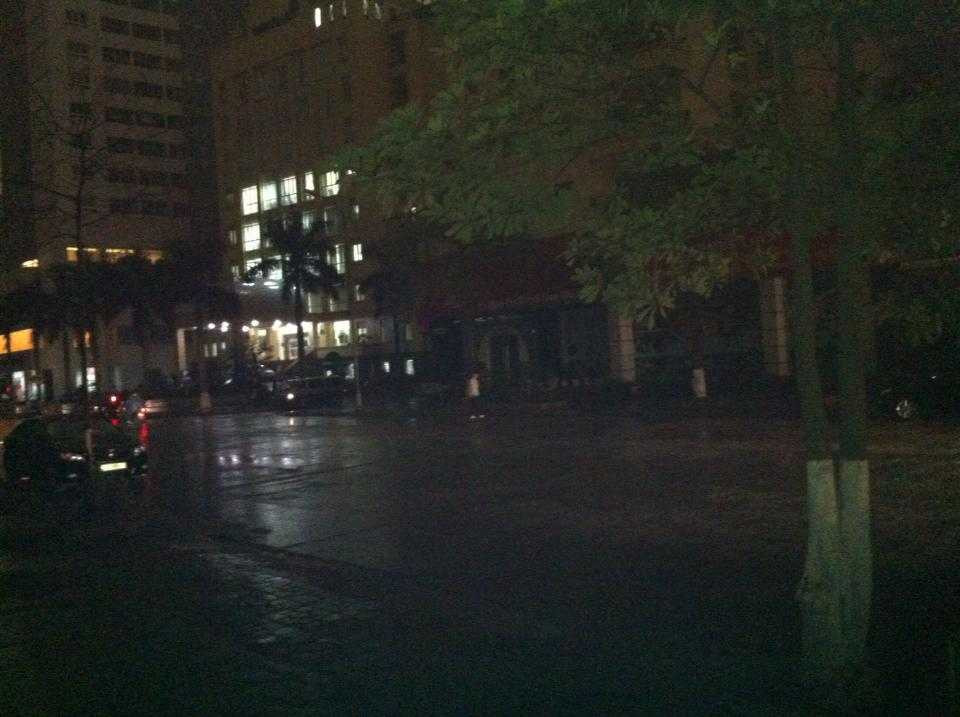 Ngày bỗng thành đêm ở Hạ Long