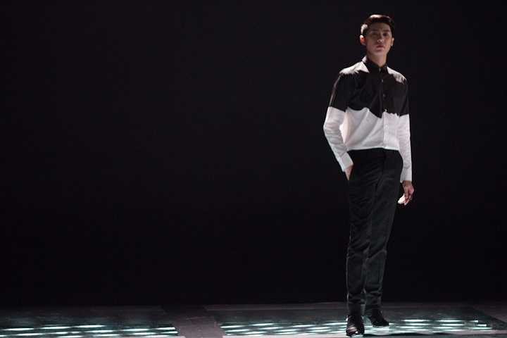 Vì vậy việc đem màn hình led để quay MV có lẽ Noo Phước Thịnh là ca sỹ đầu tiên ở Việt Nam dám thử nghiệm.