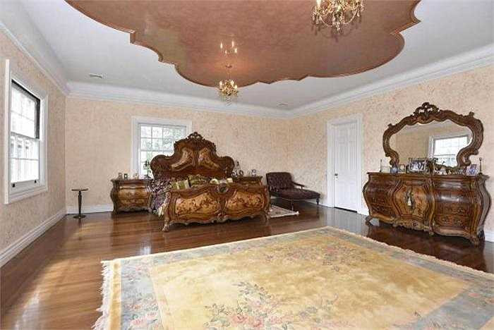 Phòng ngủ giá 9.995.000 USD nằm trong ngôi nhà lịch sử ở New York - nơi tác phẩm nổi tiếng The Great Gatsby được viết và nhiều nhân vật có tiếng từng mở tiệc tại đây. 