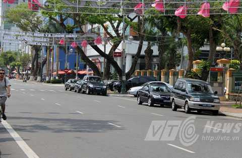 Đà Nẵng, lấn chiếm, vỉa hè, đường Bạch Đằng, xe công, đậu đỗ, sai quy định