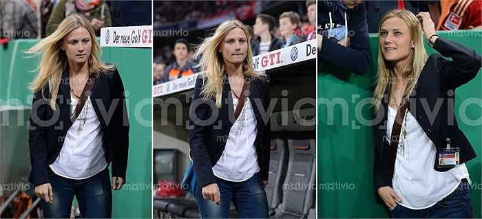 'Tôi rất thích công việc chăm lo phía sau hậu trường', Kathleen chia sẻ trên tạp chí Bild năm ngoái. Người đẹp 28 tuổi cũng cho biết, cô rất vui và không ngại ngùng khi làm việc trong một môi trường toàn đàn ông.