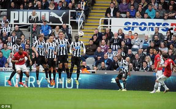 Mata ghi bàn cho Man Utd