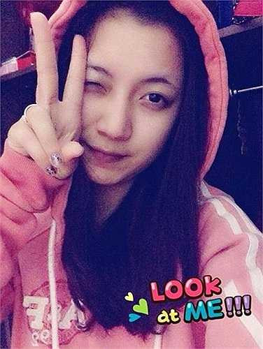 Cô giáo xinh đẹp này cũng rất nhí nhảnh, trẻ trung