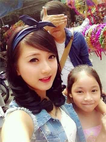 Vũ Thị Thúy Loan (25 tuổi) là giáo viên Lịch sử một trường quốc tế ở TP HCM. Ngoài công việc chính là đứng lớp, cô giáo Loan còn có khả năng vẽ, hát và thiết kế thời trang.