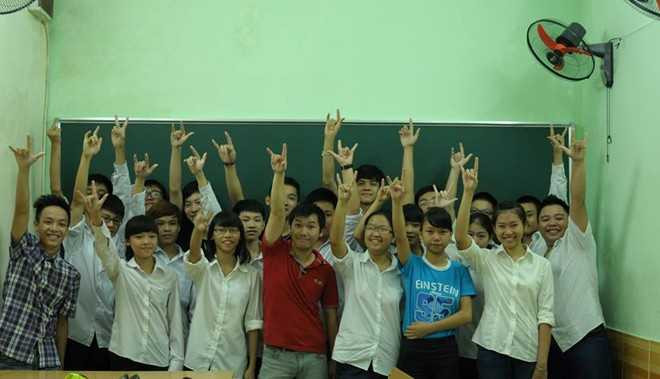 Với cá tính thân thiện, gần gũi, Hùng được học trò yêu quý.