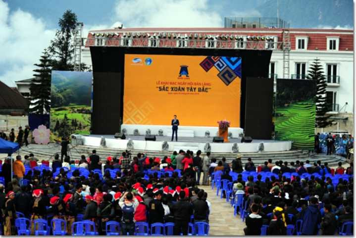 Rộn ràng khai hội 'Sắc xuân Tây Bắc'