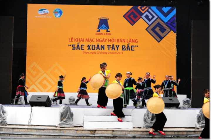 Rộn ràng khai hội 'Sắc xuân Tây Bắc'