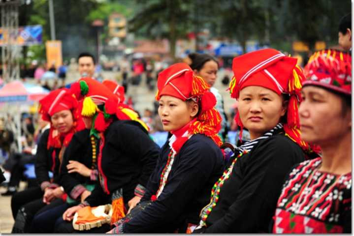 Rộn ràng khai hội 'Sắc xuân Tây Bắc'