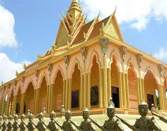 Chùa Phnô-đung cũng là ngôi chùa cổ tại huyện Trà Cú, nơi ông Trầm Bê bỏ 7,5 tỷ trùng tu lại. Chùa tọa lạc ở ấp Cây Da, xã Đại An cách TP Trà Vinh khoảng 49 km về hướng Đông Nam. Chùa Phnô-đung còn gọi là chùa Giồng Lớn do ngôi chùa được xây dựng trên một con giồng rộng và nơi đây có nhiều chim cò trú ngụ nên mọi người còn quen gọi là Chùa Cò.