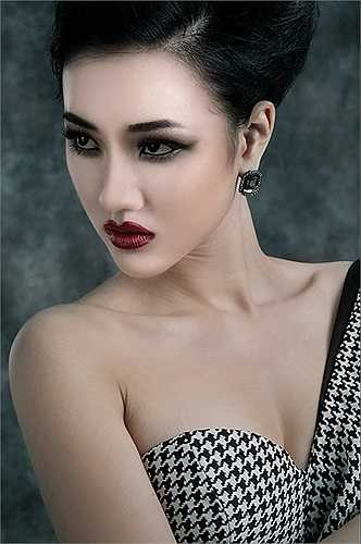 Sau này, khi sự nghiệp kinh doanh của Hà Dũng gặp khó khăn, hãng hàng không của anh ngừng bay, cô đã chủ động nói với Hà Dũng rằng: 'Anh không phải lo cho em nữa, nếu anh lo được hơn, em sẽ vững vàng hơn nhưng em nghĩ đã đến lúc em phải tự làm, anh chỉ cần lo tốt công việc của anh.'