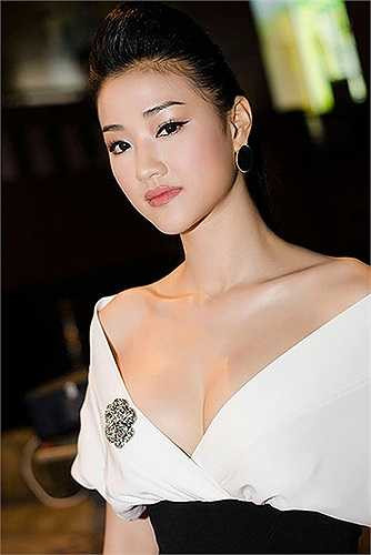 Năm 2012, Maya chính thức khiến khán giả phải nhớ tên mình khi vào bộ phim Scandal của Victor Vũ.