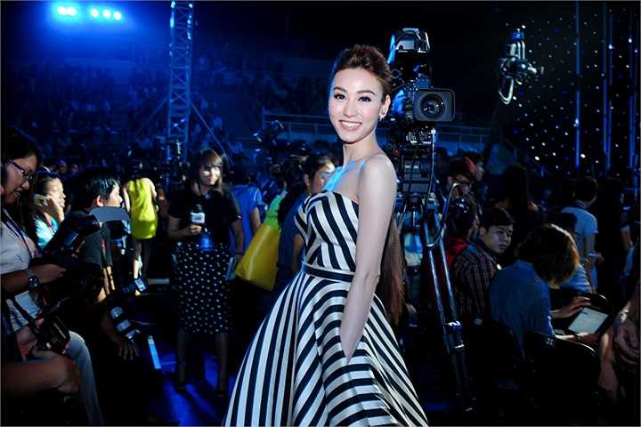 Khi đặt dấu hỏi về vấn đề này, Ngân Khánh cho biết cô không biết chính xác ngày cưới của Tuấn Hưng, mà chỉ thấy bạn bè và truyền thông hỏi có đi đám cưới không.