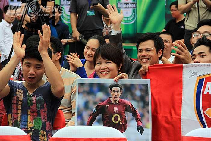 Running man Vũ Xuân Tiến cùng nhóm admin fan club Arsenal