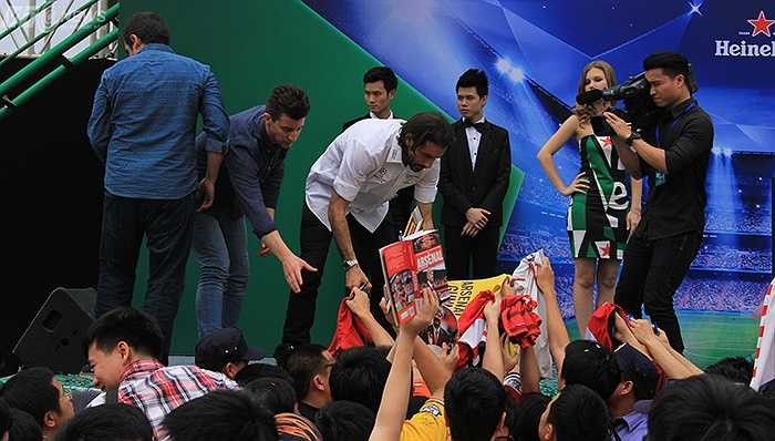 Ký tặng cho các fan Arsenal