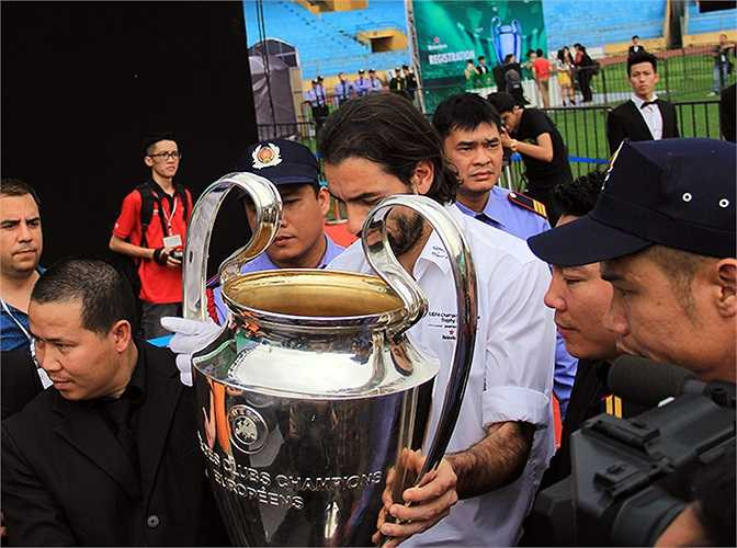 Chiếc cúp Champions League là giấc mơ xa vời của Pires. Khi còn khoác áo Arsenal hay sau này là Villareal, anh vẫn vô duyên với danh hiệu danh giá này