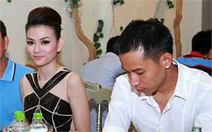 Nhưng luôn cúi đầu...