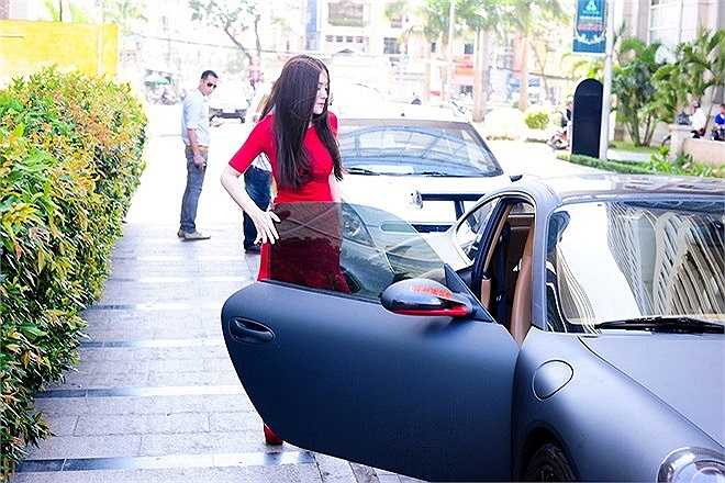 Gần đây, bạn trai đại gai và Thu Thuỷ liên tục đi chiếc xế hộp trị giá hơn 6 tỷ.