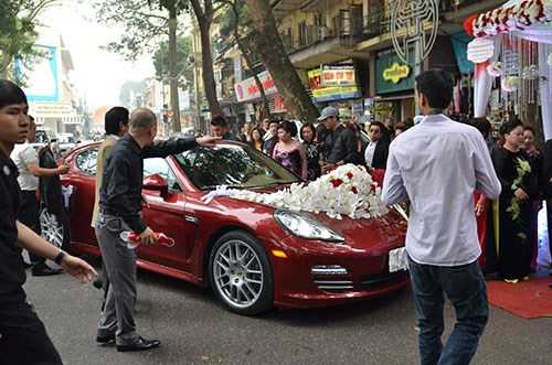 Xe hoa 10 tỷ đồng của Tuấn Hưng đẳng cấp cỡ nào?