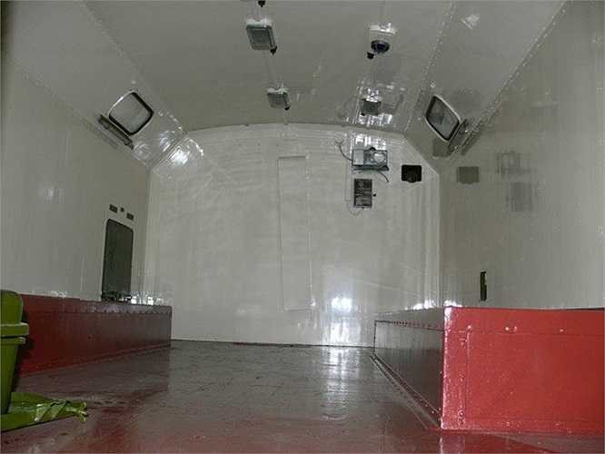 Tất cả các hệ thống điều khiển cũ được dỡ bỏ để thay thế bằng các thiết bị điện tử, hiển thị LCD tối tân hơn. 