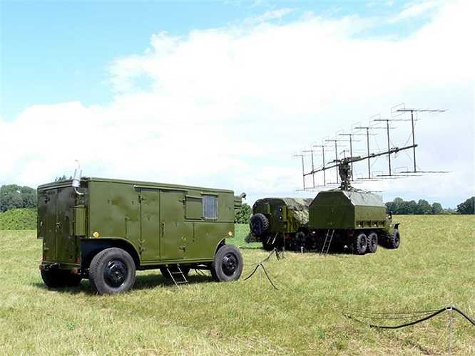 Radar P-18M có cự ly phát hiện và dải tần làm việc không thay đổi so với đài cũ nhưng đài mới có khả năng theo dõi tự động vượt trội lên tới 200 mục tiêu/s và trên 1000 mục tiêu/vòng quay anten. 