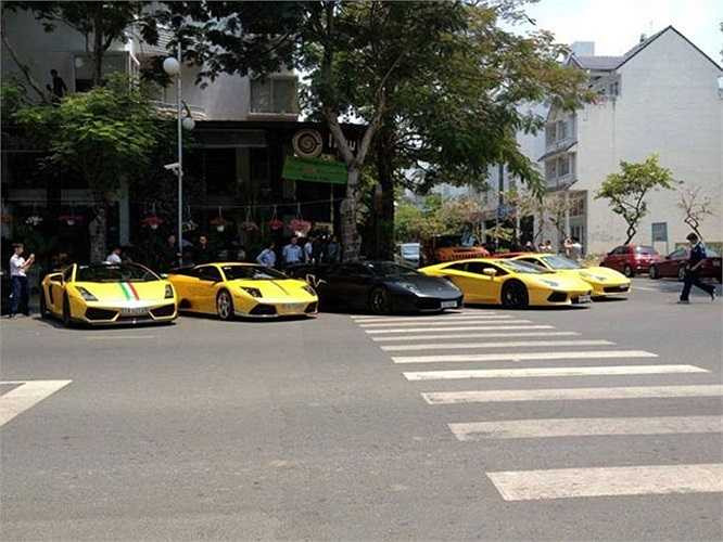 Trước đó, ngày 7/3, dàn siêu xe cũng có dịp gặp gỡ, giao lưu tại một quán cafe ở Quận 7, TP.HCM.