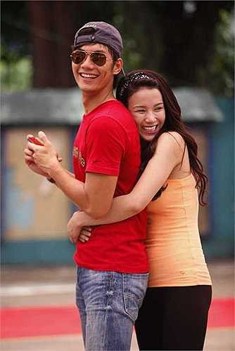 'Một năm quay trở lại và không khí vẫn cứ nóng như vậy. Thật sự không khí lúc này khiến Diệp Lâm Anh chỉ muốn ngay lập tức xách ba-lô lên đi tìm mật thư đầu tiên để bắt đầu cuộc đua mới. Tiếc là bây giờ chỉ có thể là khán giả để cổ vũ cho các bạn thôi'