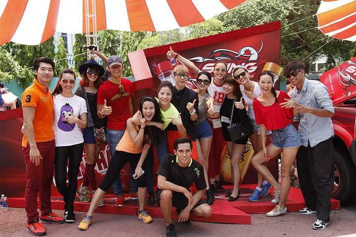 Diệp Lâm Anh không chỉ chia sẻ những kinh nghiệm của mình trong cuộc đua năm ngoái khi cùng đồng hành với Thu Hiền để cán đích đầu tiên và giành ngôi vị quán quân, cô cũng hào hứng cùng tham gia các thử thách.