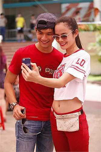 'Cô hài hước chia sẻ: “Biết đâu ảnh đẹp quá Ban tổ chức sẽ mời mình đi theo để chụp hình cho cuộc đua năm nay thì sao?'