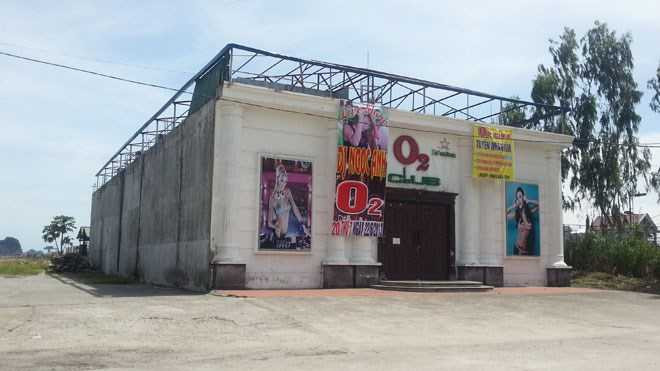 Nhận nhầm bạn gái ông trùm, bị đánh gục tại chỗ