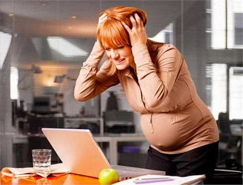 Tiếng ồn: Những tiếng động lớn, đột ngột có thể làm cho em bé sợ hãi. Tiếng ồn về lâu dài sẽ làm cho thai nhi cảm thấy khó chịu, thậm chí ảnh hưởng đến sự phát triển của thính giác.