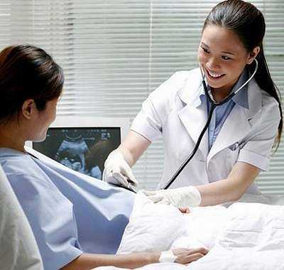 Không được kiểm tra sức khỏe thường xuyên: Thai nhi trong bụng mẹ có những giai đoạn tăng trưởng khác nhau. Thông qua kiểm tra sức khỏe thường xuyên, mẹ bầu có thể ngăn ngừa được những biến chứng và kịp thời xử lý để tránh hậu quả xấu với thai nhi.